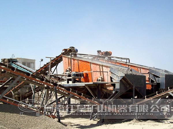 制砂生產(chǎn)線現(xiàn)場 制砂生產(chǎn)線現(xiàn)場