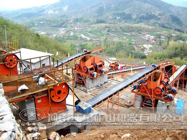 金礦石破碎現(xiàn)場 金礦石破碎現(xiàn)場