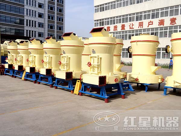 雷蒙磨粉機廠區(qū)一角 雷蒙磨粉機廠區(qū)一角