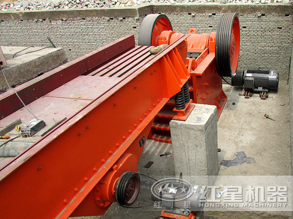 石料破碎生產(chǎn)線作業(yè)現(xiàn)場(chǎng) 石料破碎生產(chǎn)線作業(yè)現(xiàn)場(chǎng)