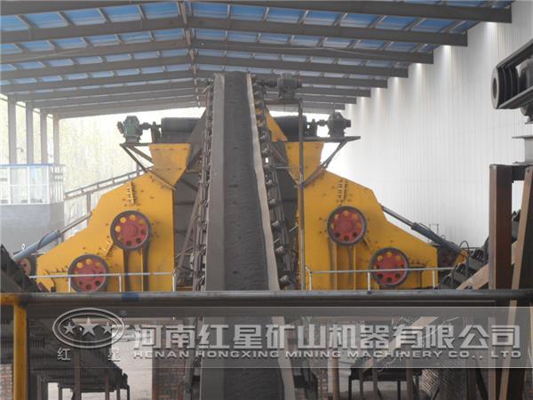 雙轉(zhuǎn)子內(nèi)篩分破碎機(jī) 雙轉(zhuǎn)子內(nèi)篩分破碎機(jī)