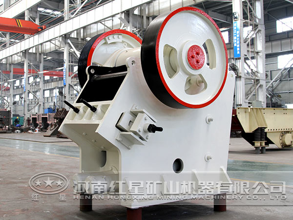 顎式破碎機(jī)生產(chǎn)車(chē)間 顎式破碎機(jī)生產(chǎn)車(chē)間