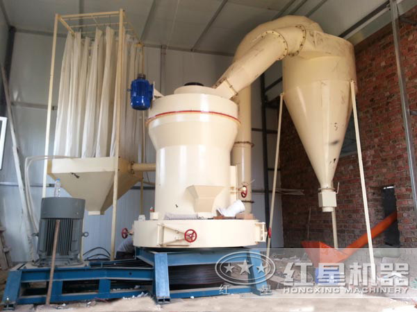 效率高的磨粉機現(xiàn)場 效率高的磨粉機現(xiàn)場