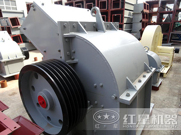 新型錘式破碎機(jī) 新型錘式破碎機(jī)