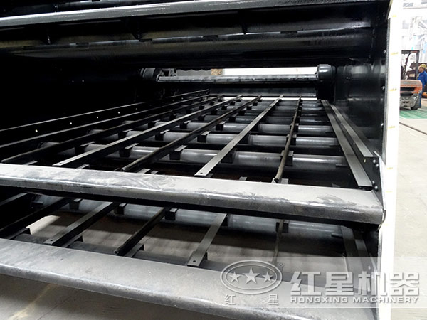 振動(dòng)篩內(nèi)部 振動(dòng)篩內(nèi)部