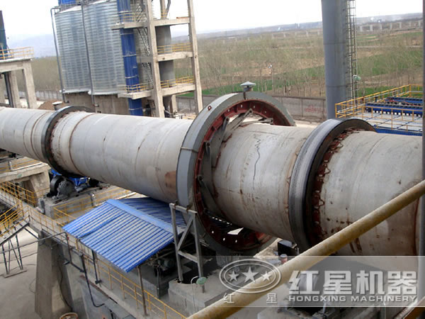 回轉(zhuǎn)窯生產(chǎn)現(xiàn)場圖 回轉(zhuǎn)窯生產(chǎn)現(xiàn)場圖