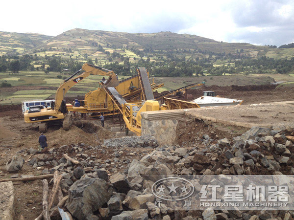 紅星全自動(dòng)碎石機(jī)生產(chǎn)現(xiàn)場(chǎng) 紅星全自動(dòng)碎石機(jī)生產(chǎn)現(xiàn)場(chǎng)