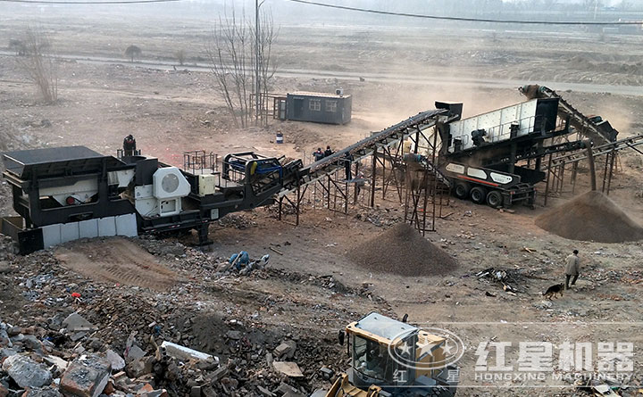 小型車載式碎石機(jī)生產(chǎn)現(xiàn)場 小型車載式碎石機(jī)生產(chǎn)現(xiàn)場