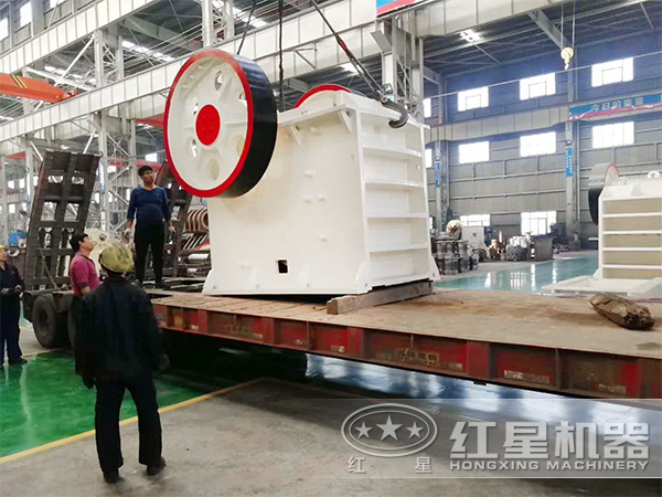 912鄂式破碎機(jī)發(fā)貨現(xiàn)場 912鄂式破碎機(jī)發(fā)貨現(xiàn)場