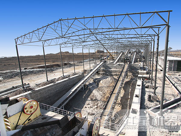 912鄂式破碎機(jī)生產(chǎn)現(xiàn)場 912鄂式破碎機(jī)生產(chǎn)現(xiàn)場