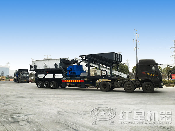 移動小型制沙機發(fā)貨現(xiàn)場 移動小型制沙機發(fā)貨現(xiàn)場