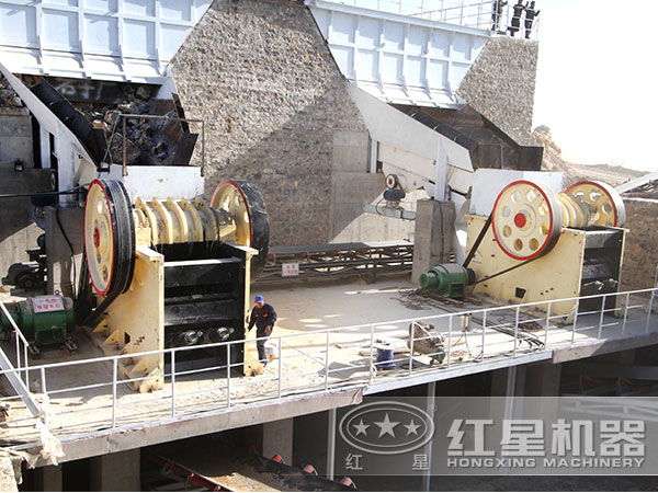 1500×1800鄂式碎石機生產(chǎn)現(xiàn)場 1500×1800鄂式碎石機生產(chǎn)現(xiàn)場