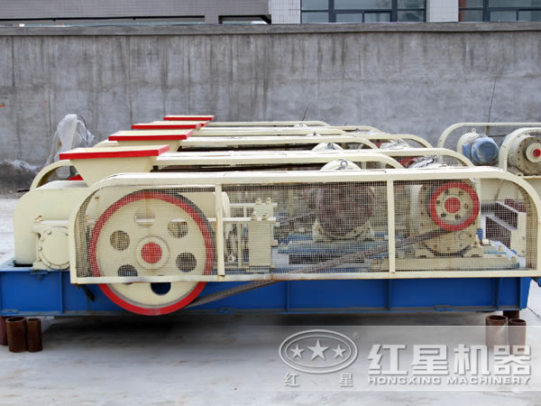 對輥式破碎機(jī) 對輥式破碎機(jī)