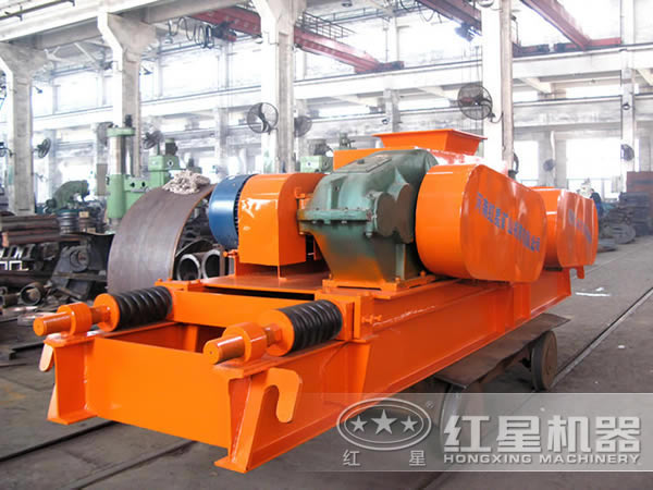 小型齒輥制砂機(jī)生產(chǎn)車間 小型齒輥制砂機(jī)生產(chǎn)車間