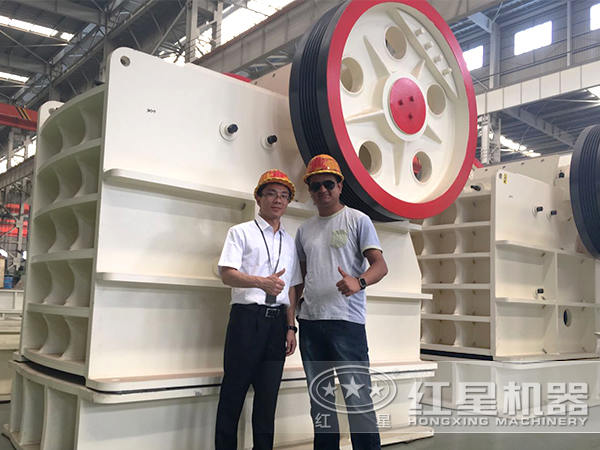 來(lái)廠(chǎng)參觀(guān)顎破的客戶(hù)