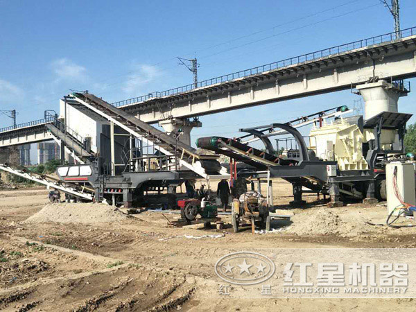 新品移動反擊式破碎站生產(chǎn)現(xiàn)場 新品移動反擊式破碎站生產(chǎn)現(xiàn)場