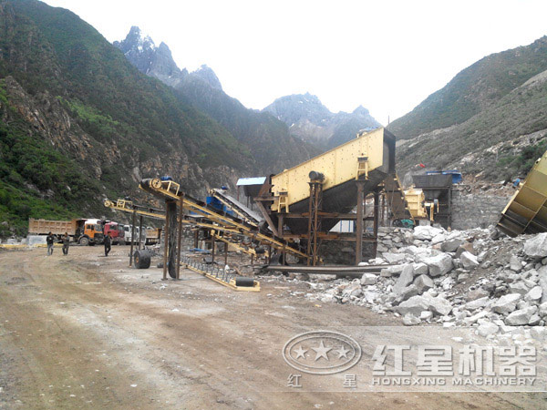 石英制砂機(jī)作業(yè)現(xiàn)場 石英制砂機(jī)作業(yè)現(xiàn)場