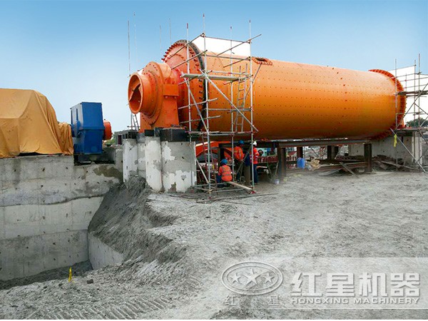 圓錐球磨機作業(yè)現(xiàn)場圖 圓錐球磨機作業(yè)現(xiàn)場圖