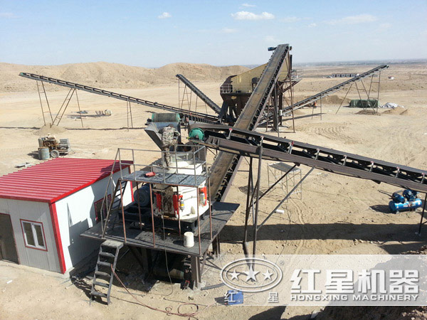 圓錐破碎機(jī)安裝、調(diào)試現(xiàn)場(chǎng)