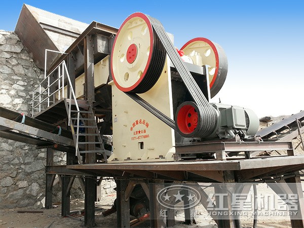 破碎機(jī)作業(yè)現(xiàn)場(chǎng)圖 破碎機(jī)作業(yè)現(xiàn)場(chǎng)圖