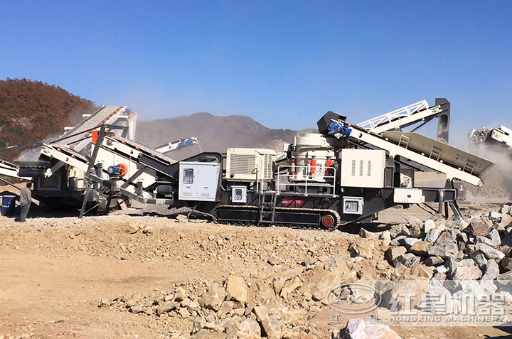移動石料制砂機作業(yè)現場