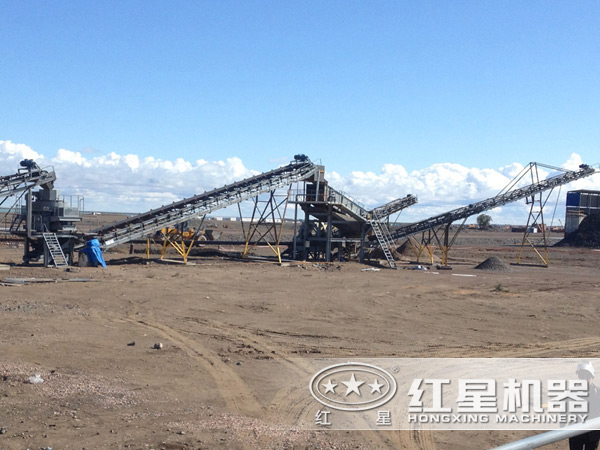 制砂生產(chǎn)線中的制砂機(jī) 制砂生產(chǎn)線中的制砂機(jī)