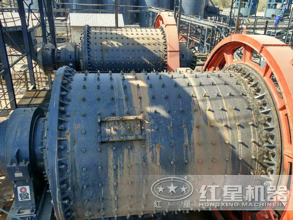 球磨機作業(yè)現(xiàn)場 球磨機作業(yè)現(xiàn)場