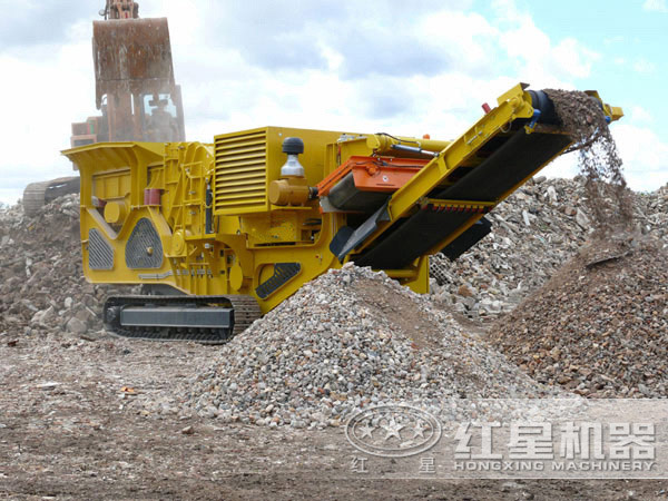 破碎建筑垃圾的履帶式移動(dòng)破碎站 破碎建筑垃圾的履帶式移動(dòng)破碎站