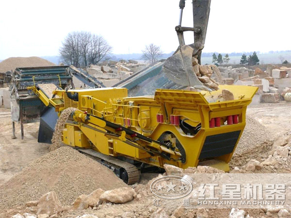 對(duì)石料進(jìn)行破碎的履帶式移動(dòng)破碎站 對(duì)石料進(jìn)行破碎的履帶式移動(dòng)破碎站