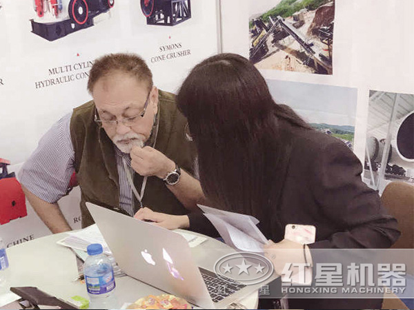 展會(huì)了解制沙機(jī)設(shè)備的客戶 展會(huì)了解制沙機(jī)設(shè)備的客戶