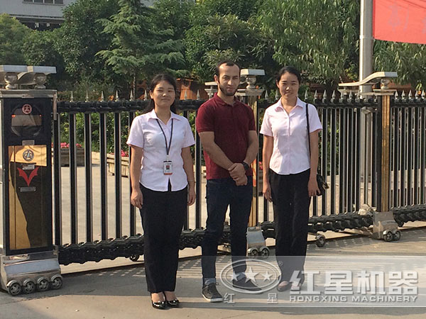 來廠參觀、咨詢設(shè)備的客戶