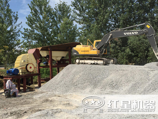 重錘式破碎機作業(yè)現(xiàn)場 重錘式破碎機作業(yè)現(xiàn)場