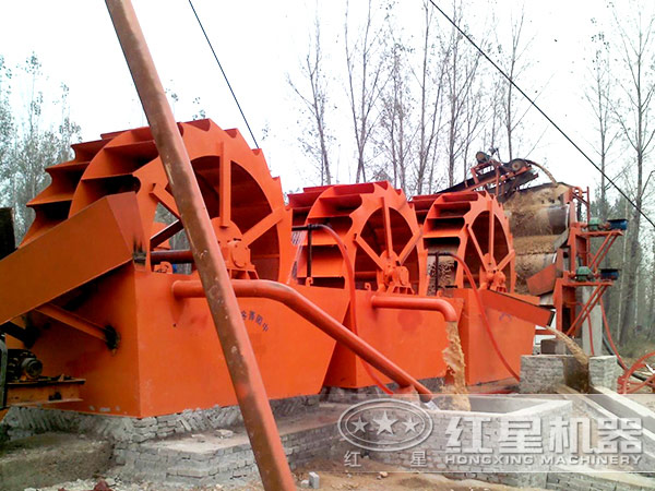 正在作業(yè)的機制水洗砂設備 正在作業(yè)的機制水洗砂設備