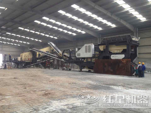 時(shí)產(chǎn)400噸混凝土移動破碎站生產(chǎn)現(xiàn)場 時(shí)產(chǎn)400噸混凝土移動破碎站生產(chǎn)現(xiàn)場