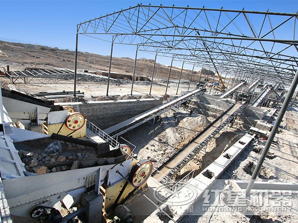 河北大型石料破碎現(xiàn)場 河北大型石料破碎現(xiàn)場