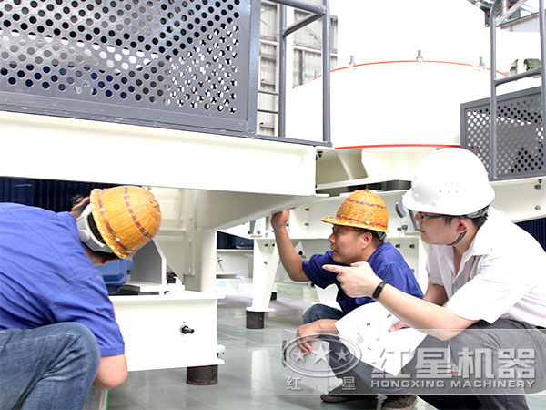 技術(shù)人員檢測(cè)成品制砂機(jī) 技術(shù)人員檢測(cè)成品制砂機(jī)