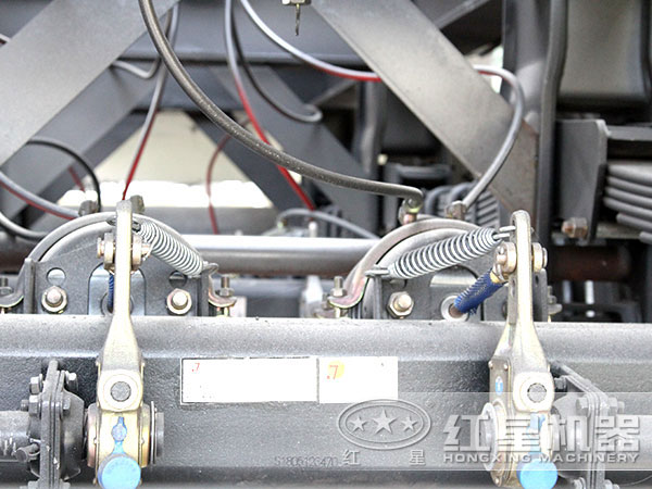 履帶式移動(dòng)破碎機(jī)細(xì)節(jié)圖 履帶式移動(dòng)破碎機(jī)細(xì)節(jié)圖