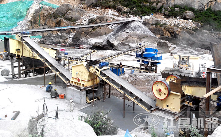 小型碎沙機生產(chǎn)現(xiàn)場 小型碎沙機生產(chǎn)現(xiàn)場