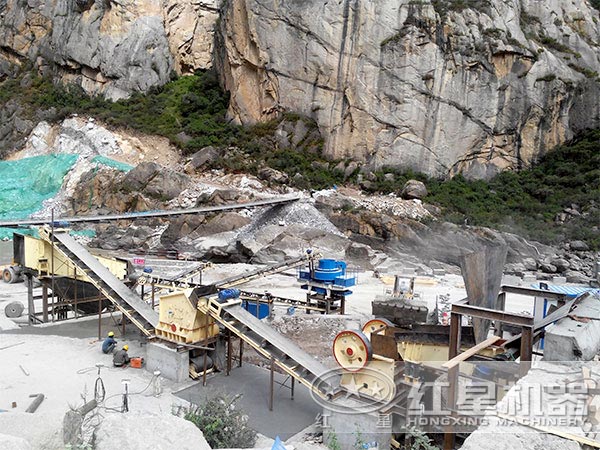 制砂生產(chǎn)線作業(yè)現(xiàn)場(chǎng) 制砂生產(chǎn)線作業(yè)現(xiàn)場(chǎng)