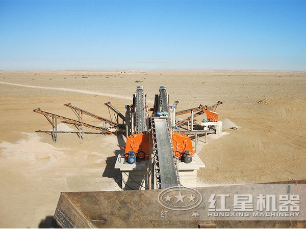 硅石破碎機(jī)作業(yè)現(xiàn)場 硅石破碎機(jī)作業(yè)現(xiàn)場