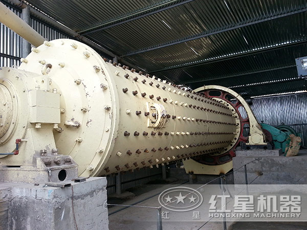 磷礦球磨機作業(yè)現(xiàn)場 磷礦球磨機作業(yè)現(xiàn)場