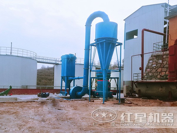 小型磨粉生產(chǎn)現(xiàn)場 小型磨粉生產(chǎn)現(xiàn)場