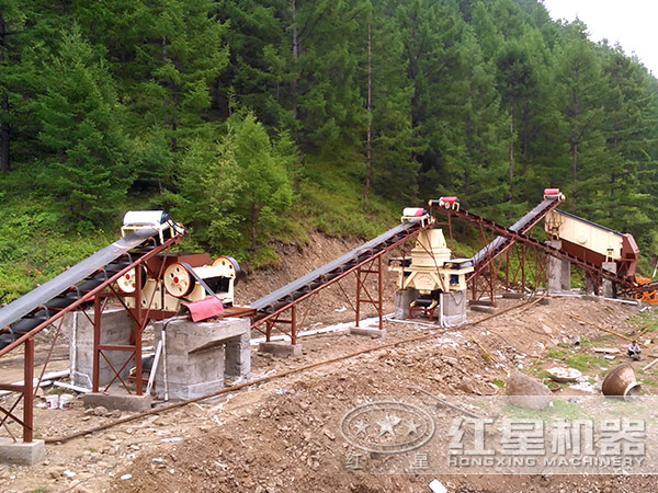 小型青石造沙機(jī)客戶現(xiàn)場(chǎng) 小型青石造沙機(jī)客戶現(xiàn)場(chǎng)