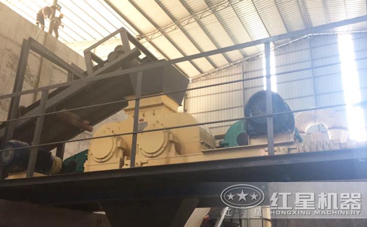 對輥破碎機客戶現(xiàn)場