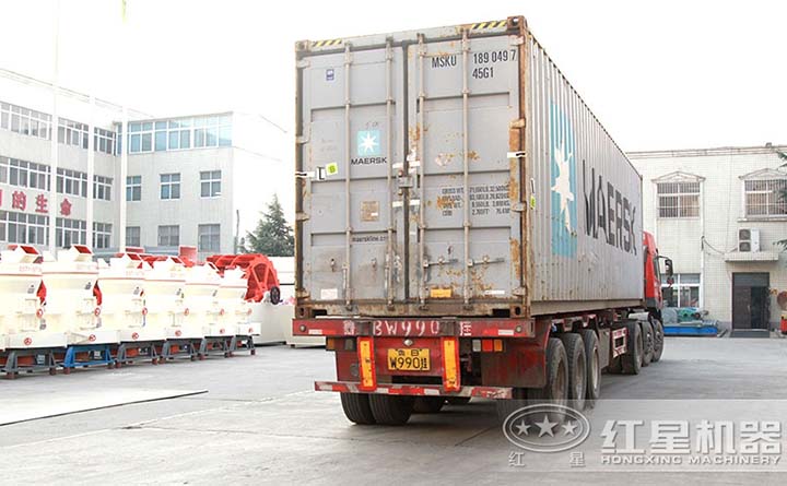 已經(jīng)裝車要上路的對輥機