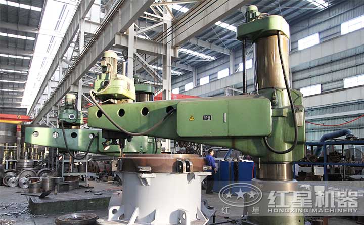 紅星磨粉機(jī)生產(chǎn)車間 紅星磨粉機(jī)生產(chǎn)車間