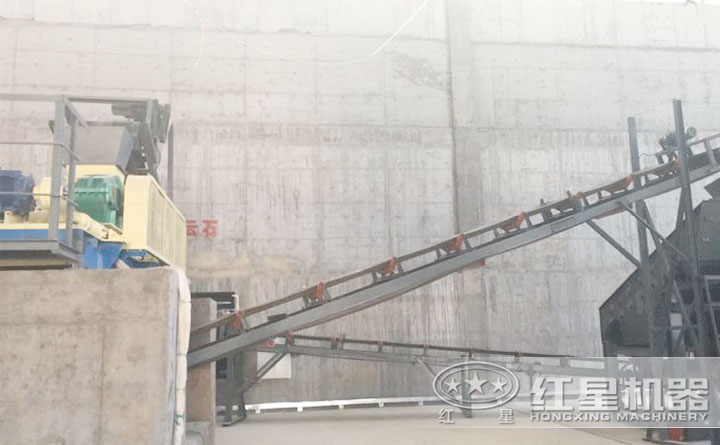 對輥粉碎機(jī)作業(yè)現(xiàn)場 對輥粉碎機(jī)作業(yè)現(xiàn)場