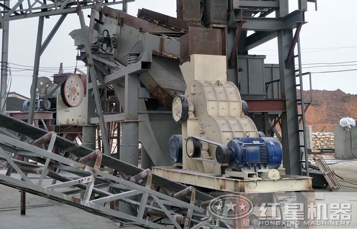 雙級粉碎機(jī)客戶現(xiàn)場 雙級粉碎機(jī)客戶現(xiàn)場