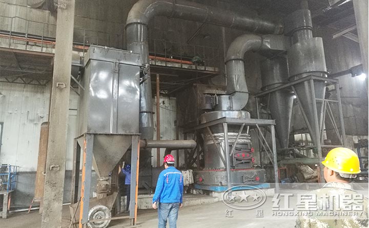 石灰石磨粉生產(chǎn)線現(xiàn)場(chǎng) 石灰石磨粉生產(chǎn)線現(xiàn)場(chǎng)