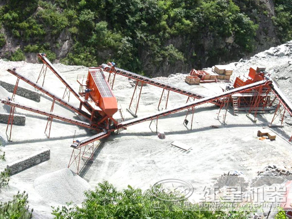 破碎生產(chǎn)現(xiàn)場(chǎng) 破碎生產(chǎn)現(xiàn)場(chǎng)